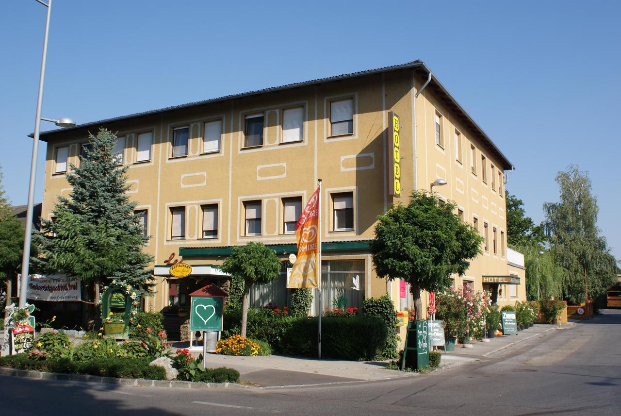 Hotel Pension Leiner Neusiedl am See Exteriör bild