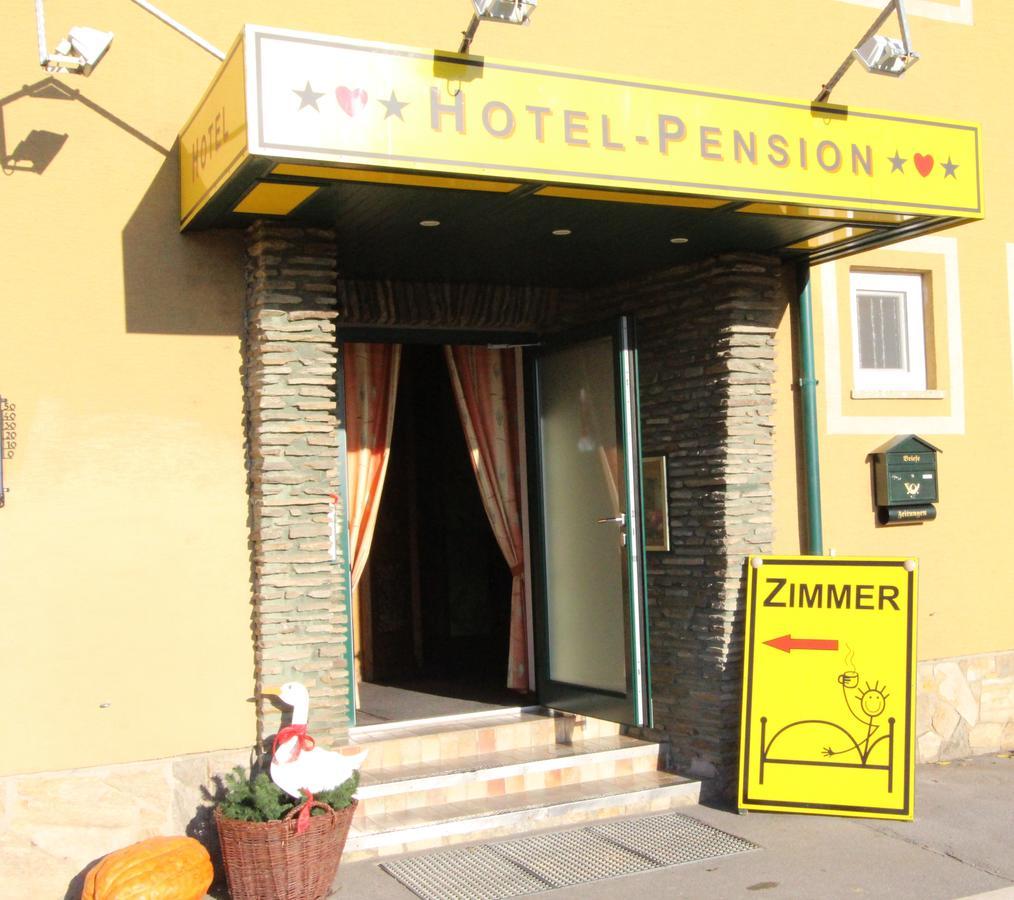 Hotel Pension Leiner Neusiedl am See Exteriör bild